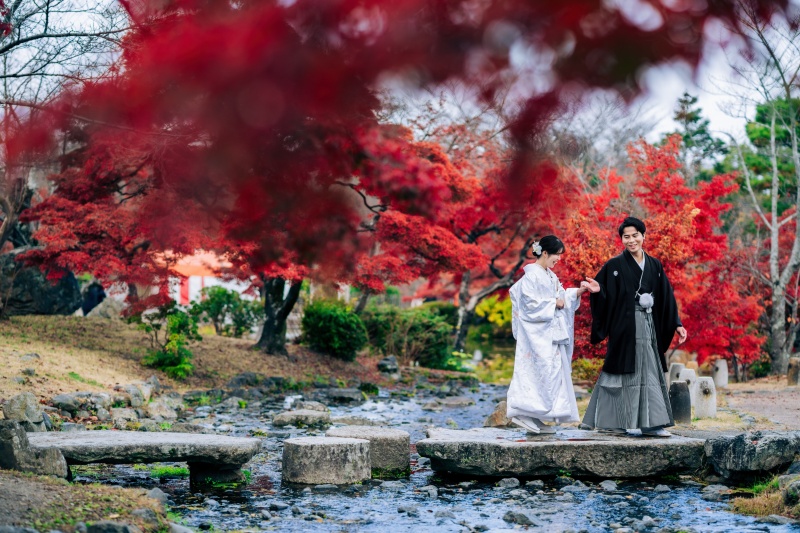 紅葉に導かれる秋の散策時間