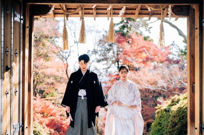 紅葉に包まれた毘沙門堂で叶える、白無垢の前撮り