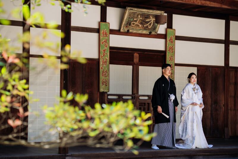 歴史ある空間で彩る和装前撮りの一枚