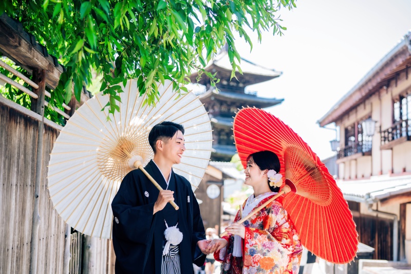 二年坂から見える八坂の塔の一緒に。