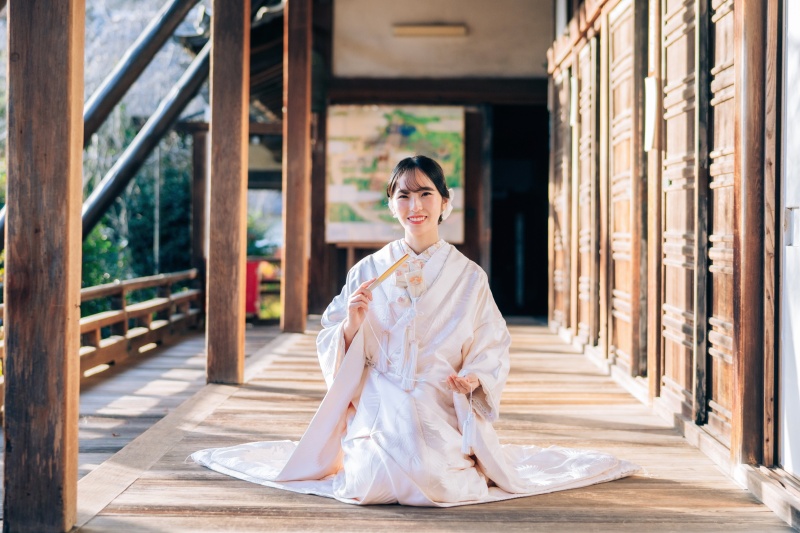 陽だまりに咲く花嫁の笑顔