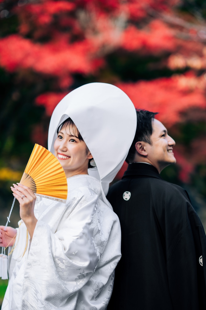 背中合わせの優しい笑顔