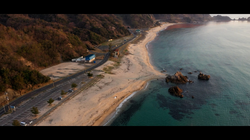 海と空に包まれるドローン撮影