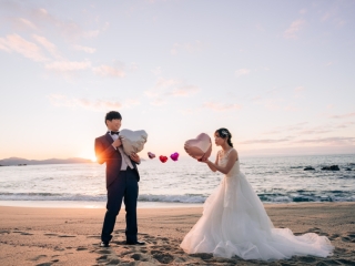 私達は"自然体な自分達を残したい"と考える新郎新婦様が多いです。飾らない背伸びはせずに、ありのままの自分達を。撮影指示書がなくても、お二人とお話をさせていただいた雰囲気でお写真を撮影します。