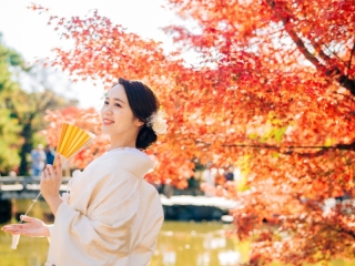 着付けで最も大切にしているポイントは背中の形(帯の形)・襟の角度・襟抜きです。着付け段階が作業になってしまうと背中の形や襟元に"妥協が形として現れます&rdquo;写真だけではなく着付けにも着目を...!