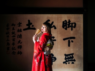 ヘアメイクにつきましてはお客様からのご要望を細かくにヒアリング・ご提案をさせていただきます。当日施術をする際にも、施術をしながら確認して行わさせていただきますので安心してお任せくださいませ。