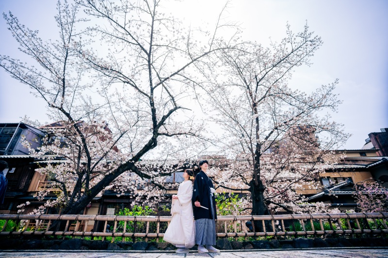 【アルバム付】和装1着ロケ2箇所プラン+スタジオ撮影特典《魔法の美肌・細見えレタッチ付》200枚