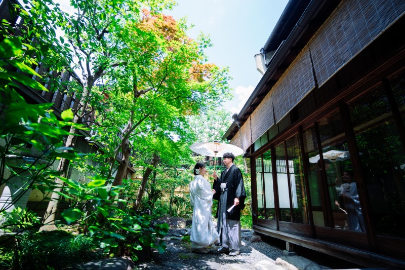 【事前来店不要★挙式OPムービー付】京都神社仏閣ロケ2箇所+和装2着★魔法の美容レタッチ&お庭撮影特典込200カット
