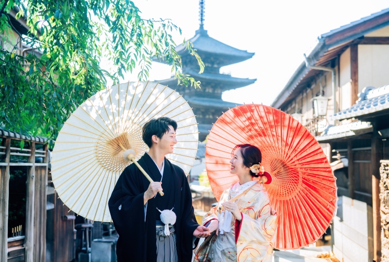 【アルバム付】和装2着ロケ3箇所プラン+スタジオ撮影特典《魔法の美肌・細見えレタッチ付》300枚