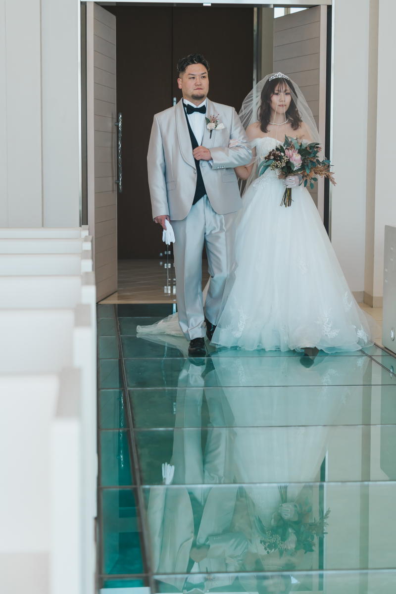 静かなチャペルに差し込むやわらかな光☆