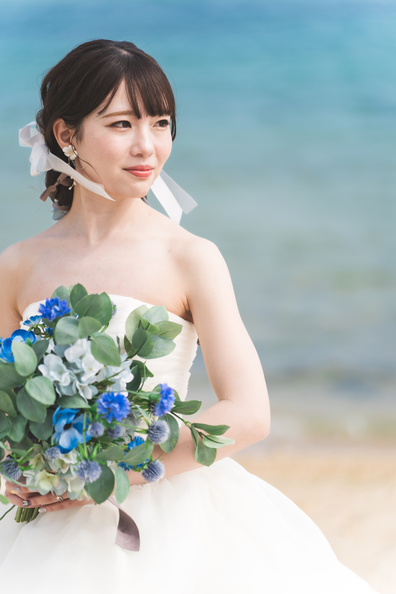 青く広がる沖縄の空と海に包まれて