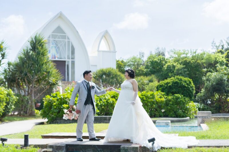 チャペル背景にエスコートショットでパチリ★