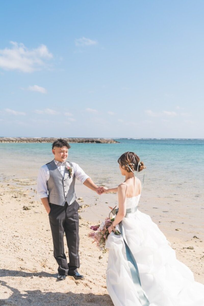 一緒に波打ち際を歩こうね♡