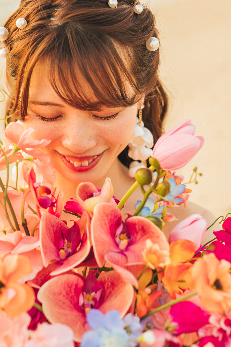 石垣島 by ワタベウェディング_女性のフォトグラファーがいる