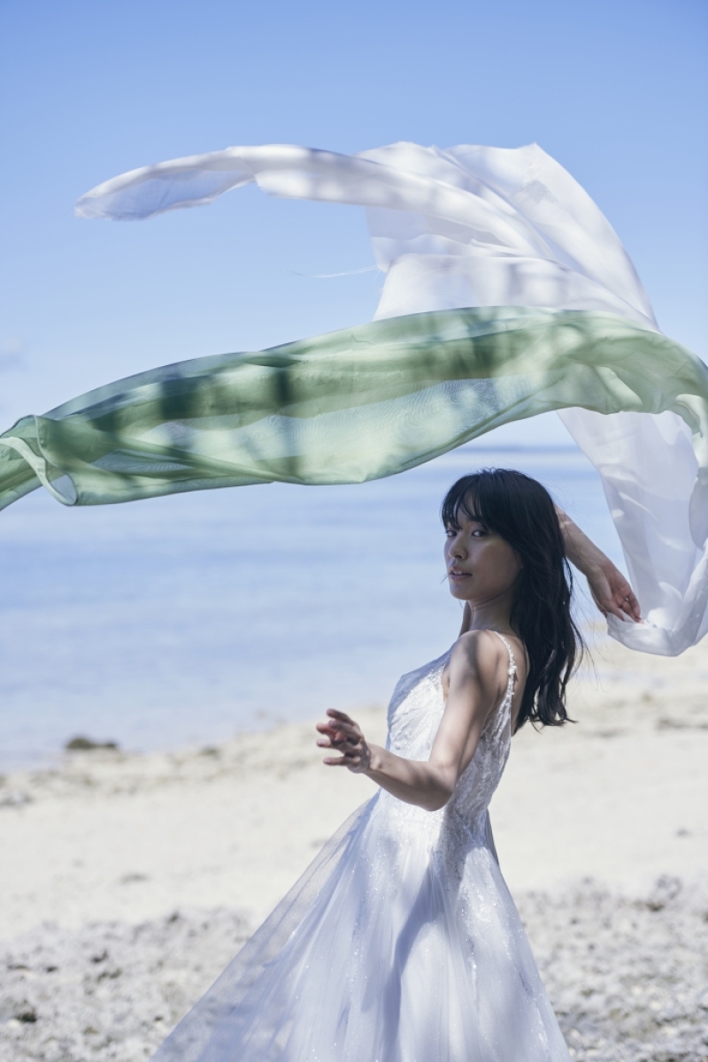 石垣島 by ワタベウェディング_女性のフォトグラファーがいる