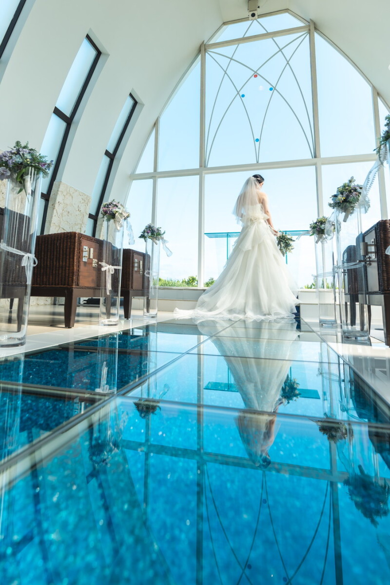 リゾートウェディングならでは開放的なチャペルで撮影