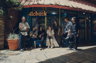 沖縄で出会う絶景と　その日の「音」を織り交ぜて何年先も宝物になるウェディングシネマを。プロペラ琉球は　完全オーダーメイドの特別な映像をご提案します。見積・ご相談はお気軽にお問い合せください。