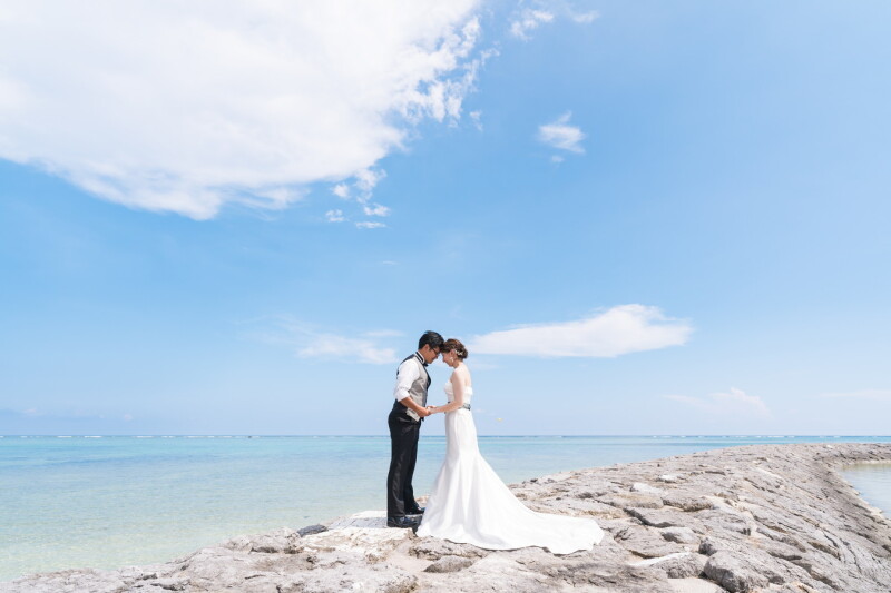 【前撮りにピッタリ】まるで海外リゾート⁉を思わせる写真でゲストをお迎え❤チャペル&ビーチフォトプラン+アルバム付き