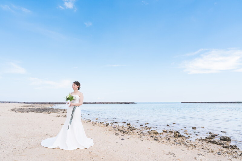 【前撮りにピッタリ】まるで海外リゾート⁉を思わせる写真でゲストをお迎え❤チャペル&ビーチフォトプラン+アルバム付き