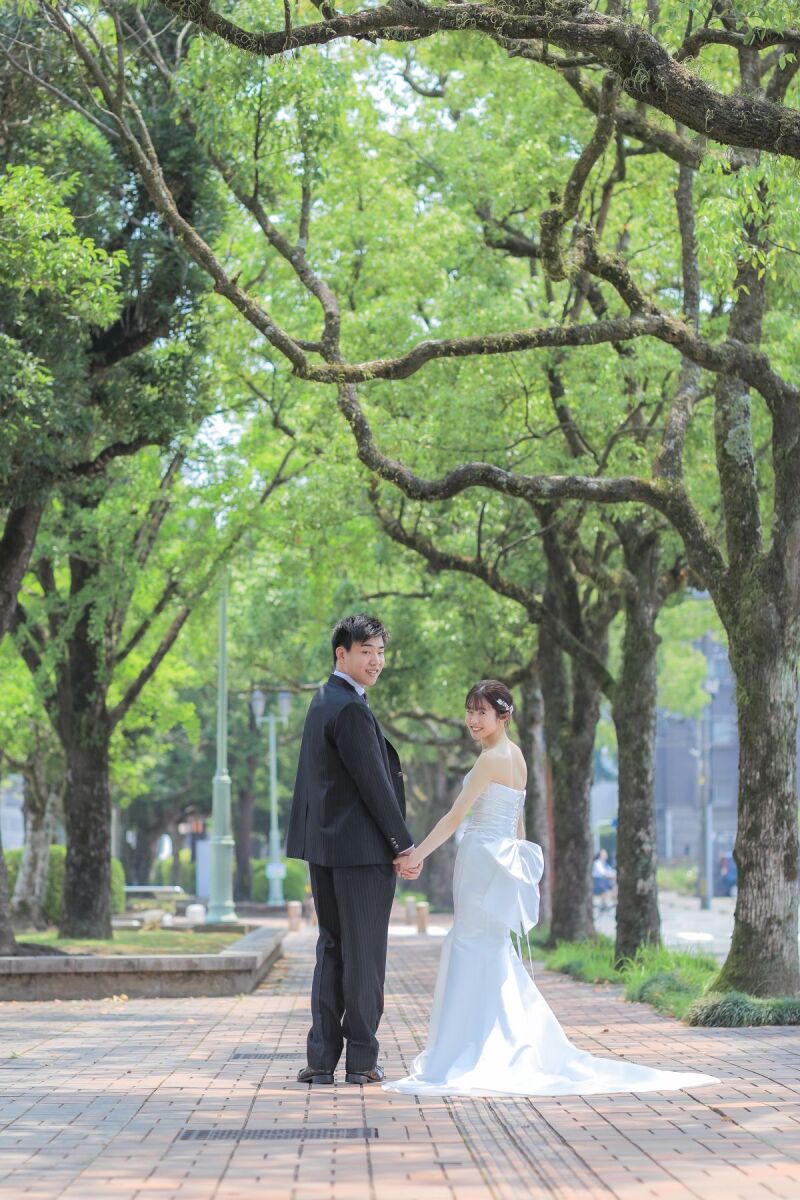 お店の前の並木道