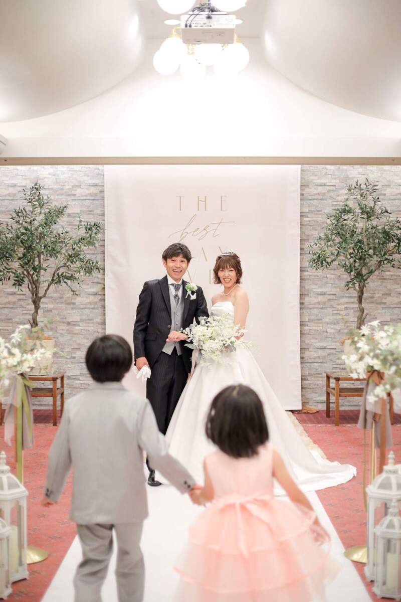 駆け寄る後ろ姿