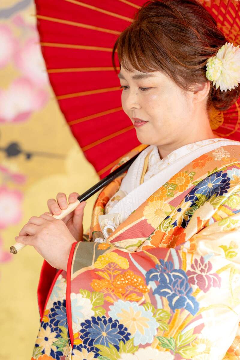 和傘越しの横顔