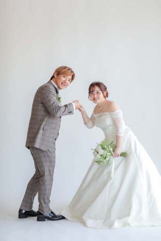 仲良しな新郎新婦