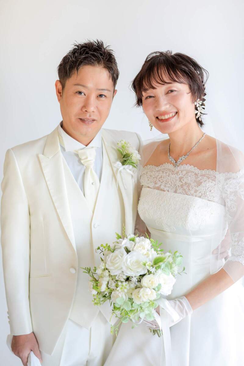 純白のドレスで