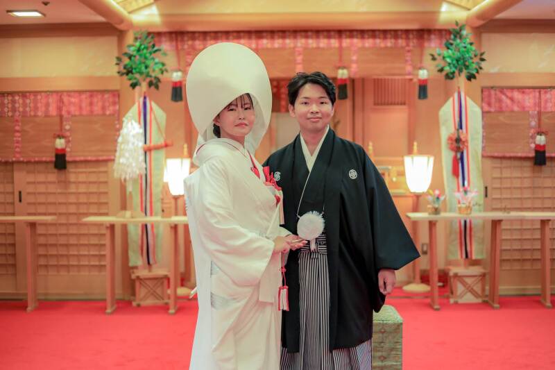 白無垢で綿帽子を