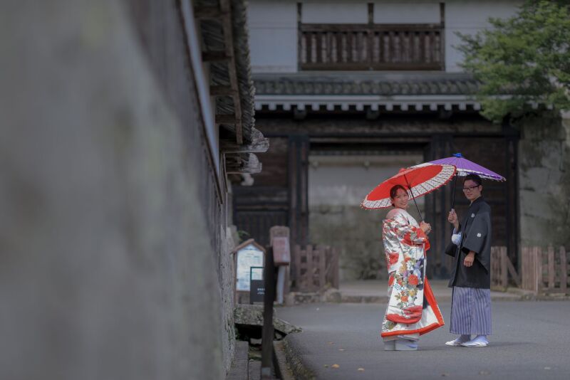 赤い和傘が彩る情景【飫肥城】