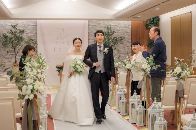 【おひろめフォト♡新しい結婚のカタチ】フォトウェディングを挙式風にアレンジ♪ご家族に見守られながらの撮影が叶います!(洋装1着)