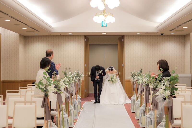 【おひろめフォト♡新しい結婚のカタチ】フォトウェディングを挙式風にアレンジ♪ご家族に見守られながらの撮影が叶います!(洋装1着)