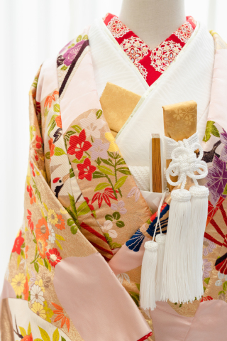 刺繍襟（赤ストーン）