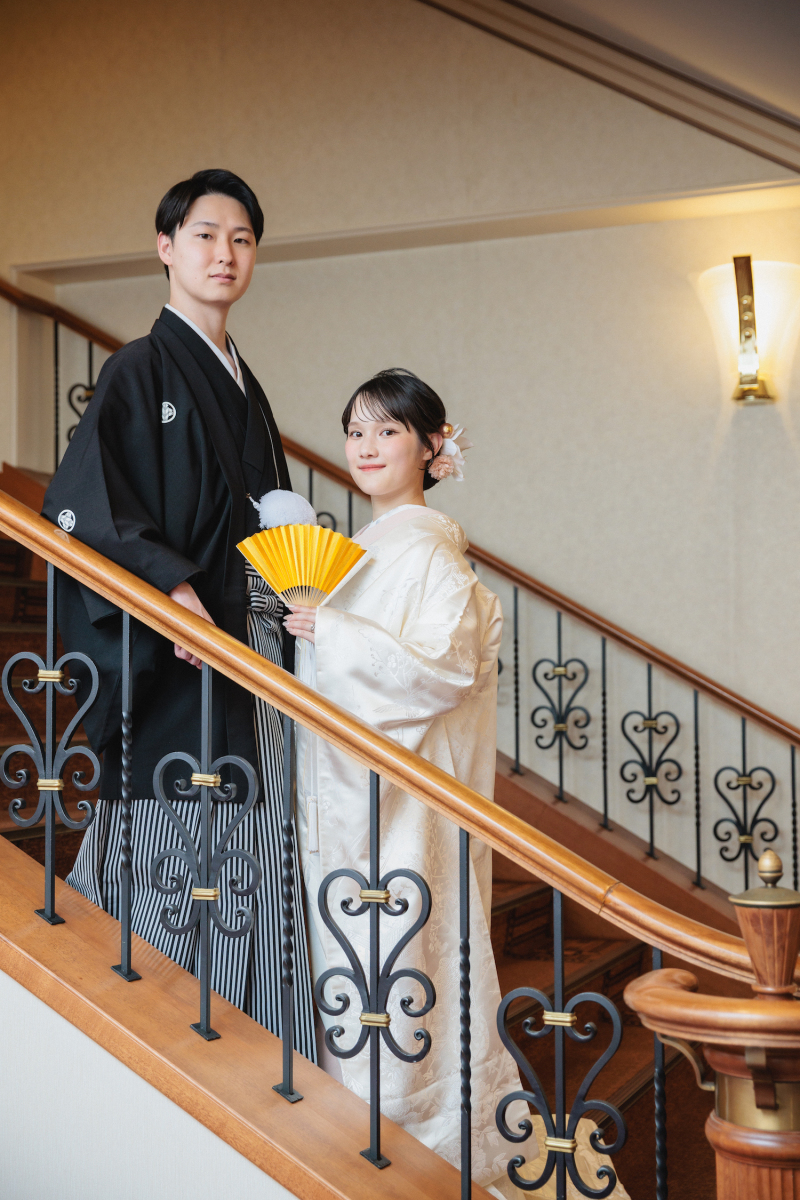 自然な笑顔で見つめ合っているお二人の表情が素敵