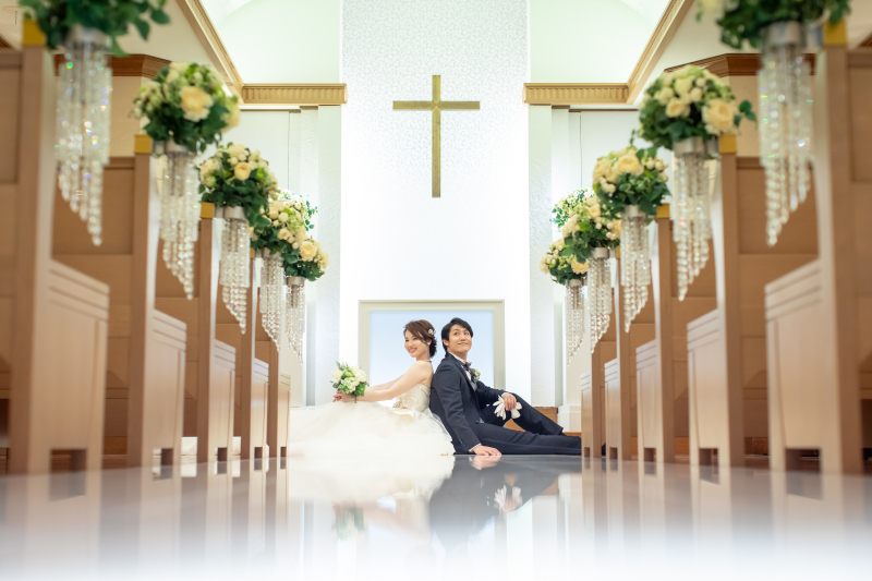 華やぎと煌めきをテーマにしたエレガントなチャペル