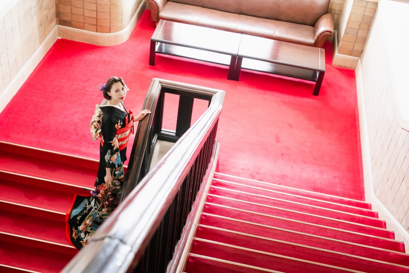 引振袖で、大正浪漫の雰囲気を演出