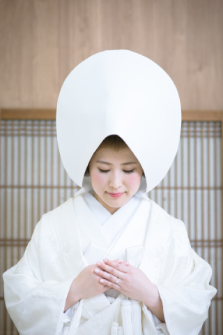 かつら（綿帽子もしくは角隠し付き）