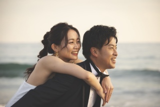 海で撮影する夕景のお写真。広くて自由な海での撮影が大好きです！