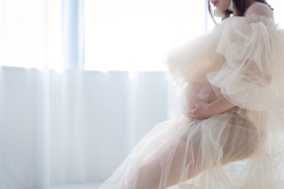 選べるマタニティドレスでオシャレなスタジオ撮影