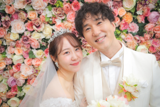 ウェディングフォトスタジオ【JOYFUL】_スタジオ背景【Flower Wall】