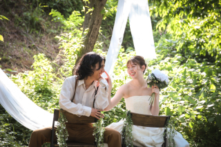 お二人の自然な笑顔を捉えるようにしました。