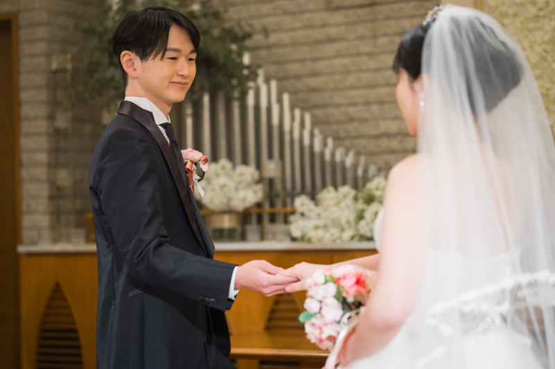 新郎様はしっかりエスコート♡