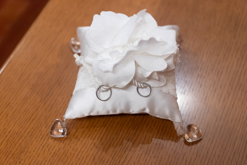 手作りのリングピローとともに