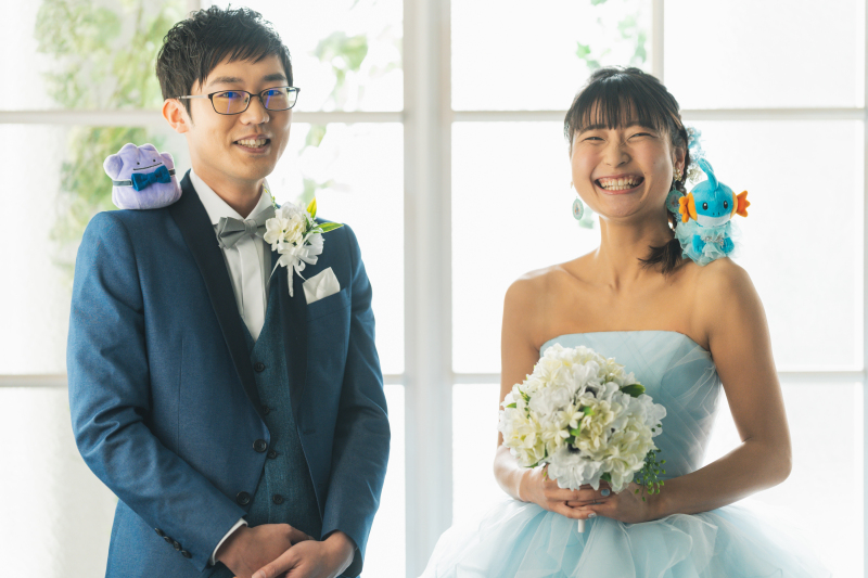 肩に可愛いぬいぐるみをのせて