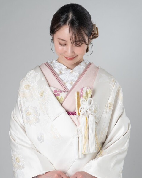 小さな結婚式 千葉海浜幕張店_白無垢が豊富