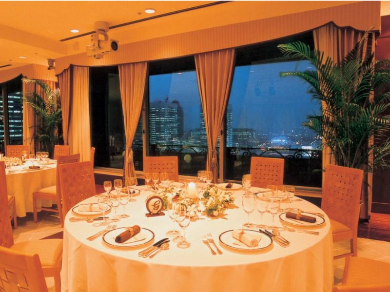 ホテル最上階の宴会場を貸切