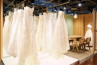 小さな結婚式だけのオリジナルブランドドレスもご用意