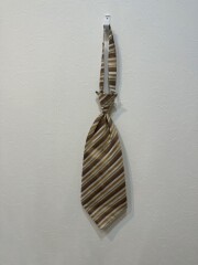 ネクタイ（黄色）