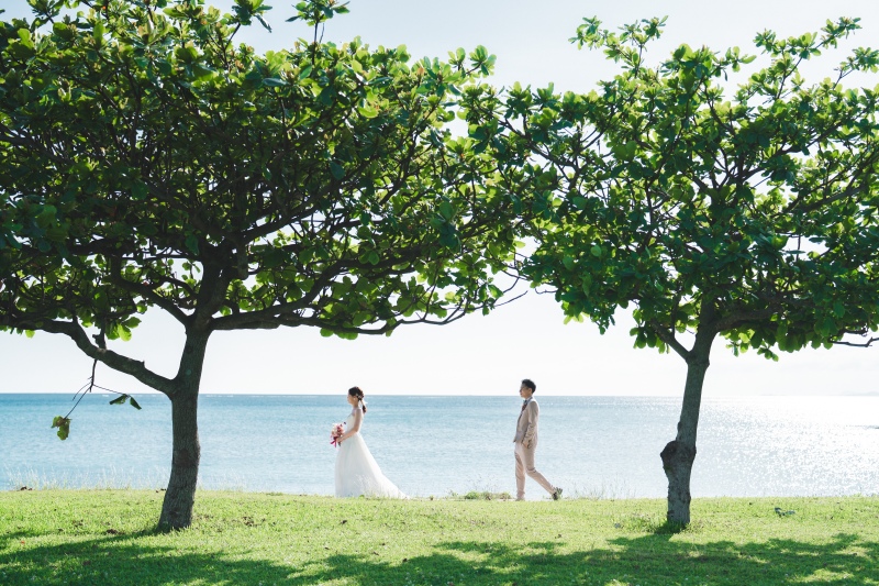 なるべく自然体なおふたりを撮影できるように…撮影中、新郎新婦のおふたりが少しでもおふたりらしい自然体な姿でいられるように、ナチュラルで力みのない笑顔をカメラにおさめられるように努めています