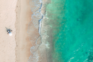 ◆◇宮古ブルーの海とともに◇◆沖縄といえばビーチ撮影ですが、特に宮古島の海は「宮古ブルー」と称されるほどエメラルドグリーンで鮮やかで美しいことで有名です。同じビーチ写真でも、宮古島でしか撮れない1枚